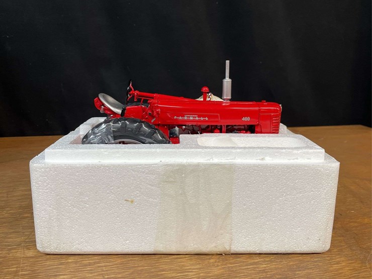 1/16-farmall-400-precision-nib-ertl-image-5