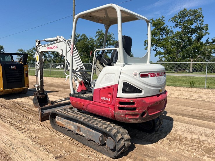 2016-kubota-rtv-x900-image-2