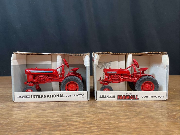 (2)-1/16-ih-farmall-cub-nib-ertl-image-2