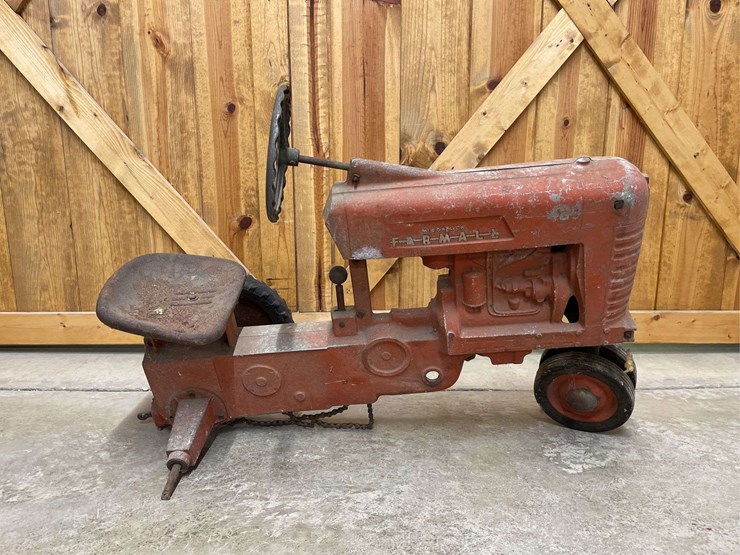 farmall-400-pedal-tractor-eska-image-5