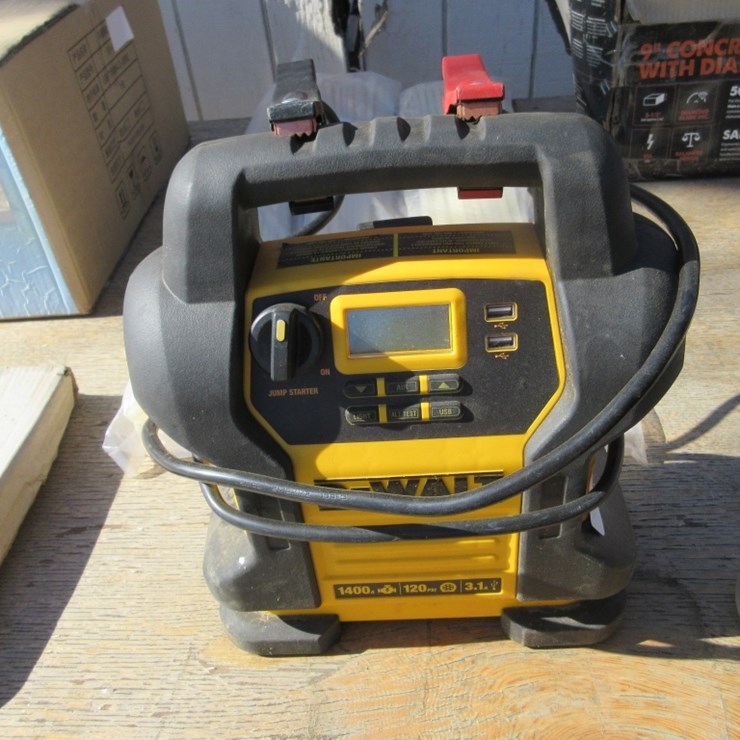 Dewalt 1400 Amp Portable Batter Jumpbox