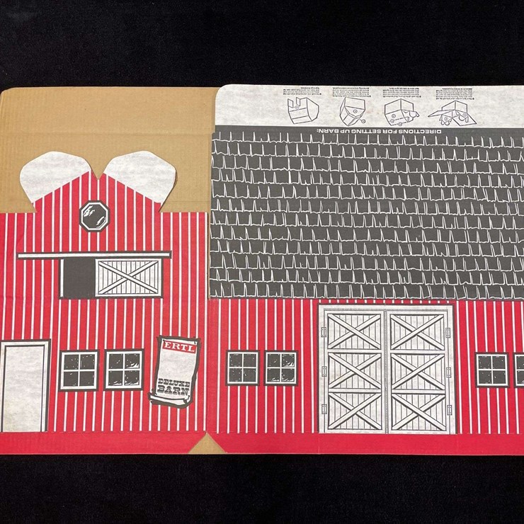 1/16 IH Cardboard Barn Ertl