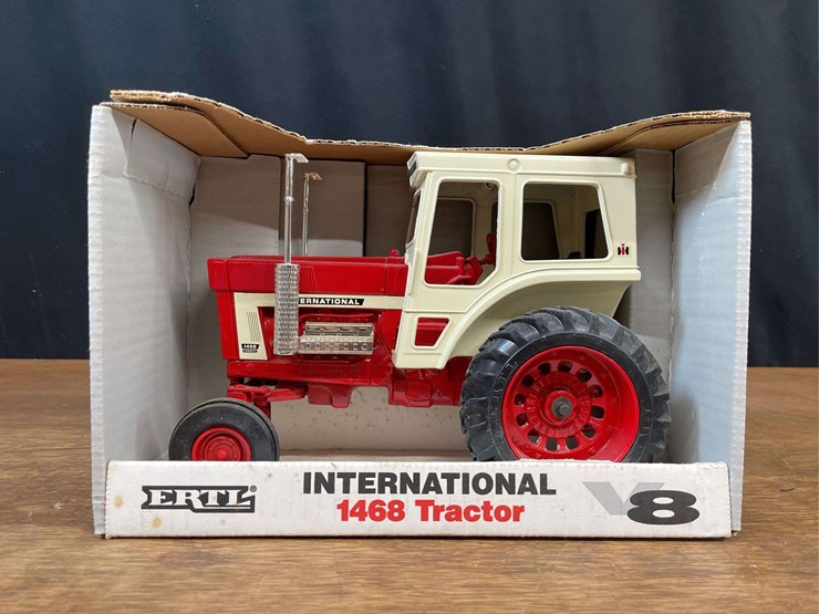 1/16-ih-1468-nib-ertl-image-1