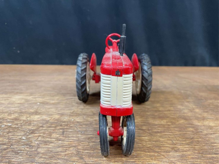 (2)-1/16-farmall-350-+-case-ih-baler-ertl-image-7