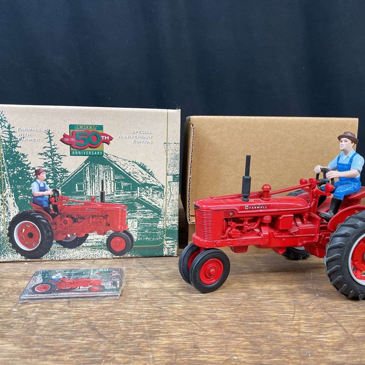 1/16 Farmall H 50th Anniversary NIB Ertl