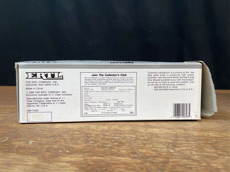 (3)-1/32-case-ih-tractors-+-spreader-nib-ertl-image-7
