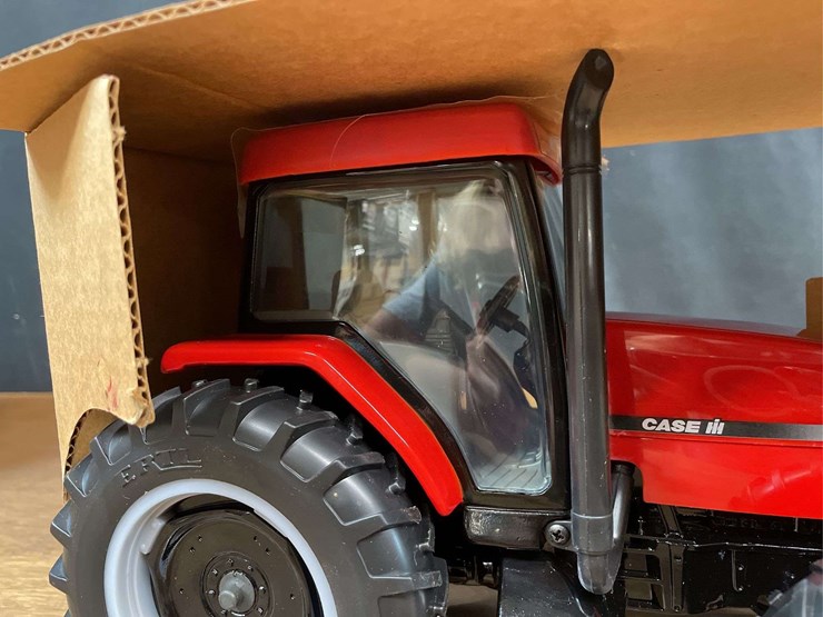 1/16-case-ih-maxxum-mx135-collector-nib-ertl-image-12
