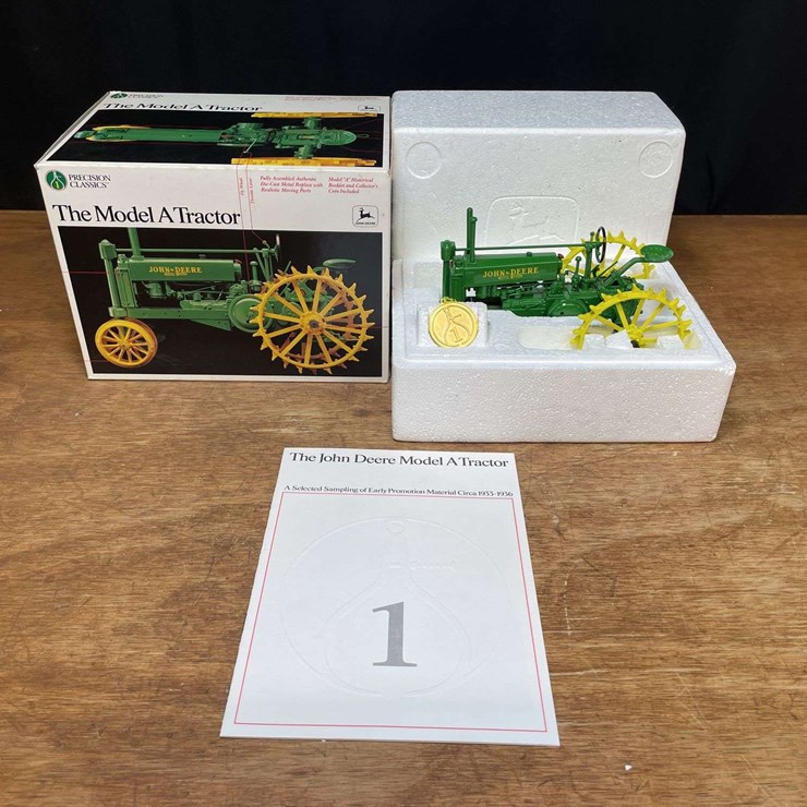 1/16 John Deere A Precision NIB Ertl