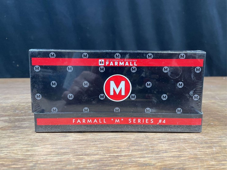 (3)-1/64-farmall-m-sets-nib-ertl-image-17