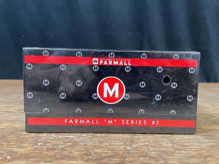 (2)-1/64-farmall-m-sets-nib-ertl-image-5