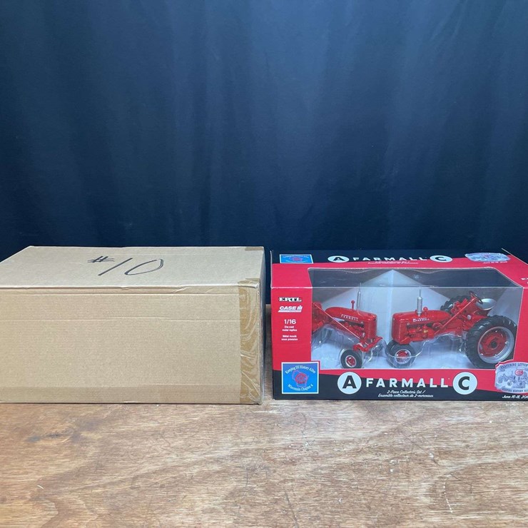 1/16 Farmall A + C Set 2016 IHC Wisconsin NIB Ertl