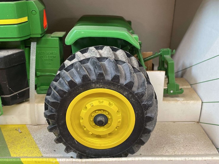 1/16-john-deere-9400-collector-nib-ertl-image-12