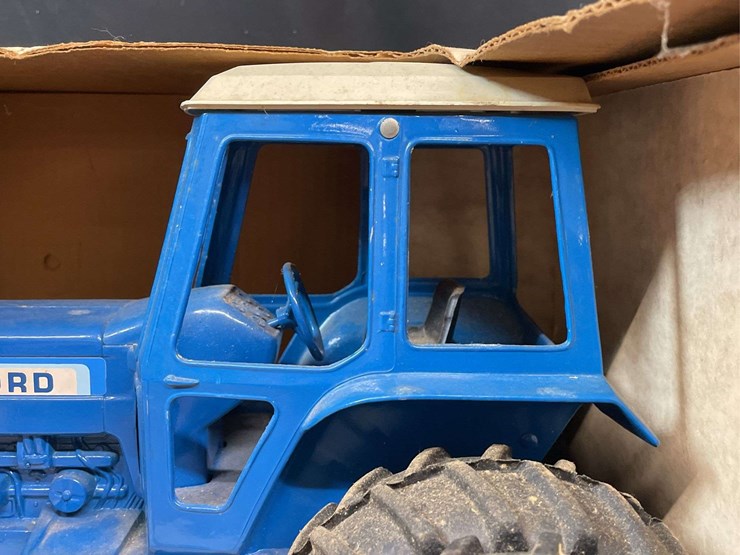 1/12-ford-tw-20-nib-ertl-image-11