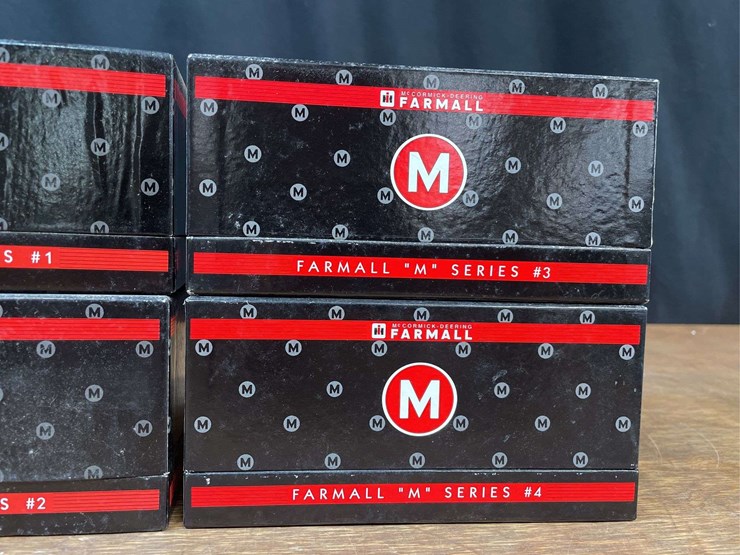 (4)-1/64-farmall-m-sets-nib-ertl-image-3