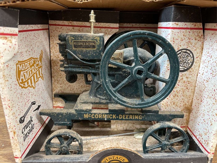 (2)-mccormick-deering-+-ihc-engines-nib-ertl-image-8