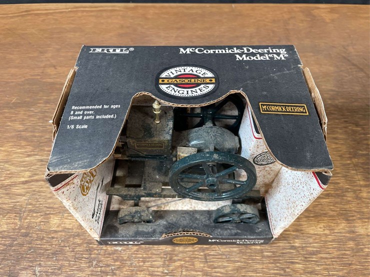 (2)-mccormick-deering-+-ihc-engines-nib-ertl-image-3