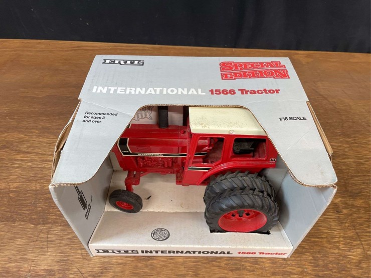 1/16-ih-1566-nib-ertl-image-2