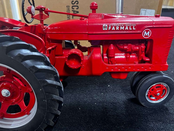 1/8-farmall-m-nib-sm-image-14