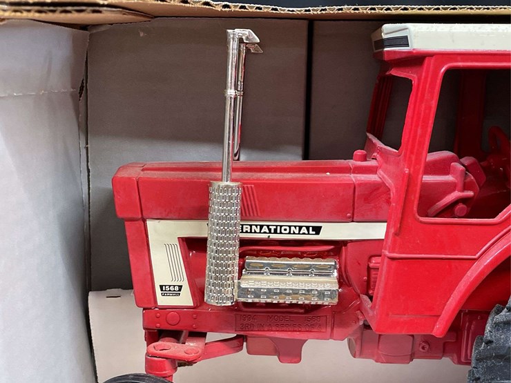 1/16-ih-1568-nib-ertl-image-11