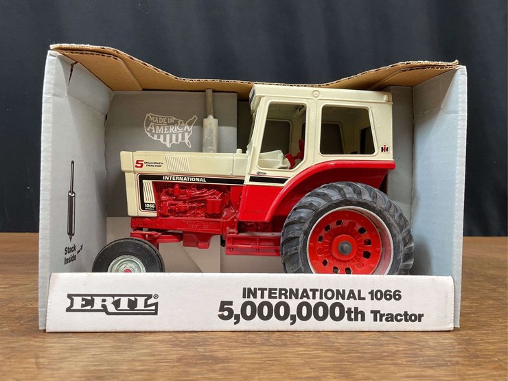 1/16-ih-1066-5-millionth-nib-ertl-image-1