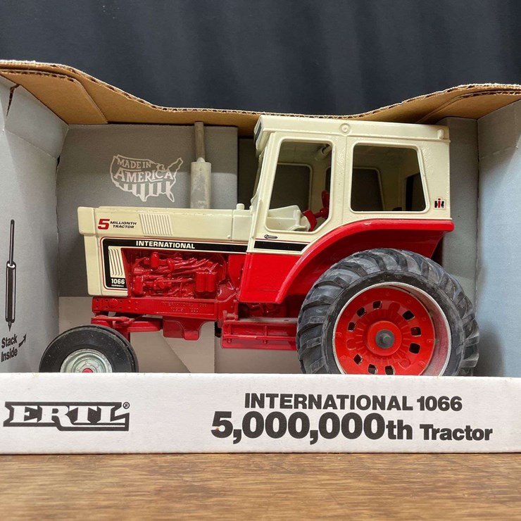 1/16 IH 1066 5 Millionth NIB Ertl
