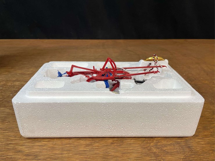 1/16-mccormick-deering-little-genius-plow-precision-nib-ertl-image-5