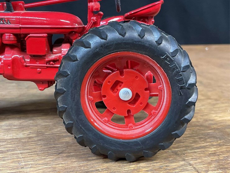 1/16-farmall-h-special-edition-nib-ertl-image-13