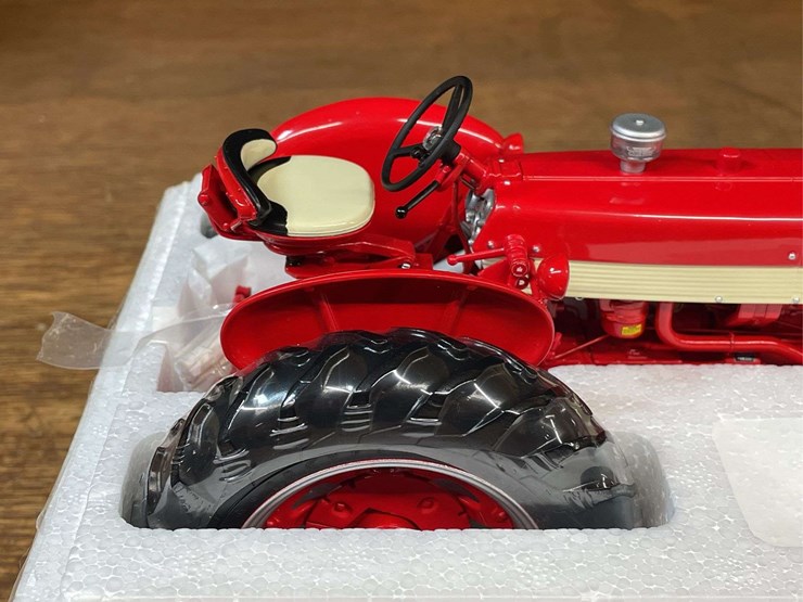 1/16-farmall-460-precision-nib-ertl-image-11