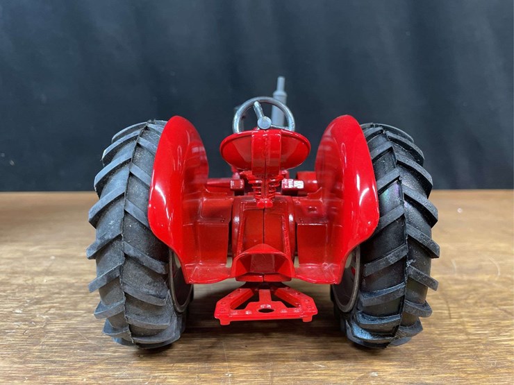 1/16-ih-i-d-9-1993-farm-show-nib-ertl-image-5
