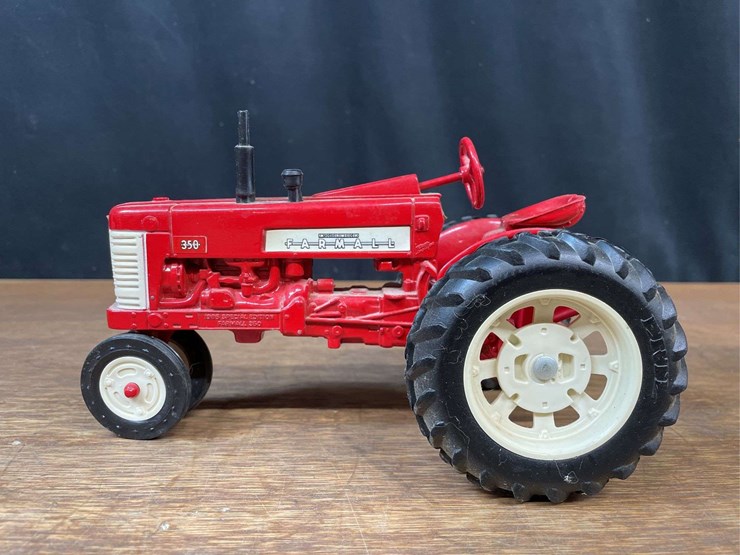 (2)-1/16-farmall-350-+-case-ih-baler-ertl-image-3