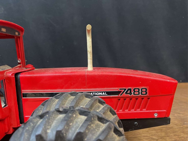 1/16-ih-7488-collector-ertl-image-18