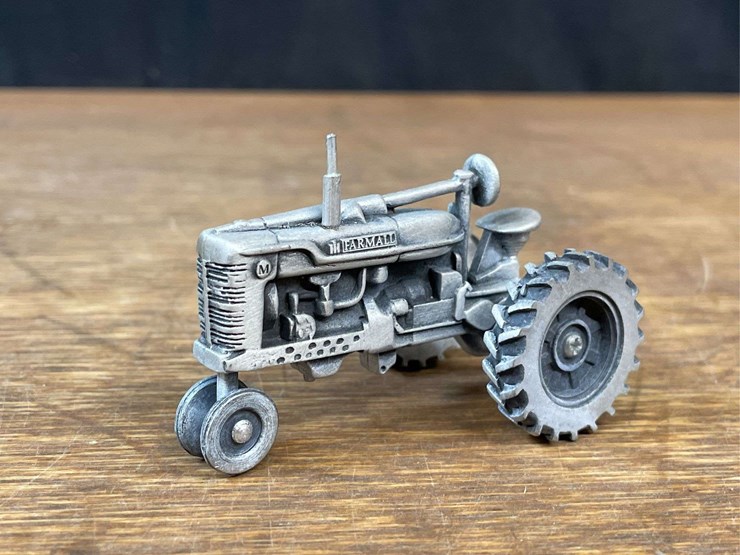 (2)-1/43-farmall-h-+-m-pewter-nib-sc-image-16