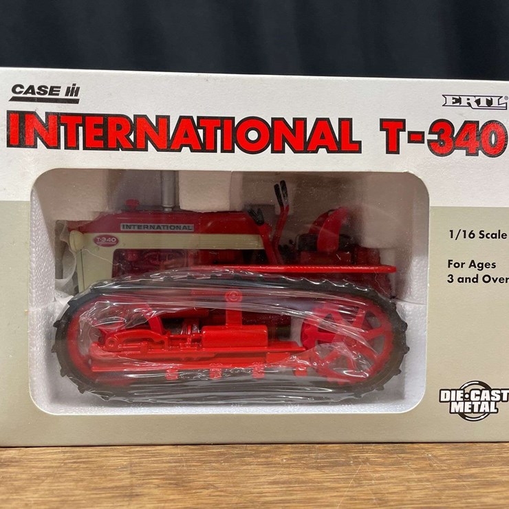 1/16 IH T-340 Crawler NIB Ertl