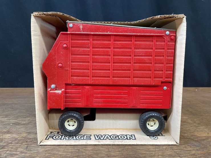 (2)-1/16-mccromick-wd-9-+-ih-forage-wagon-nib-ertl-image-13