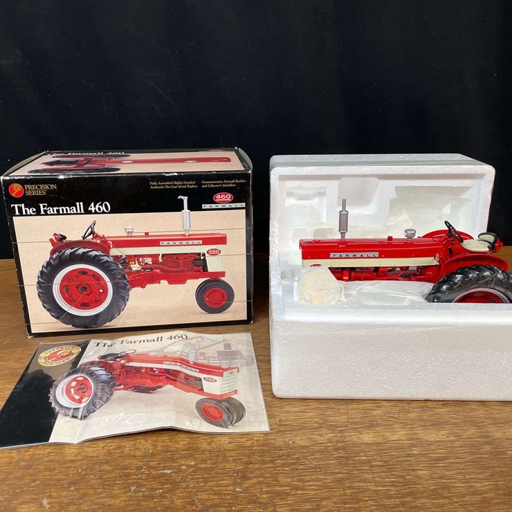 1/16 Farmall 460 Precision NIB Ertl