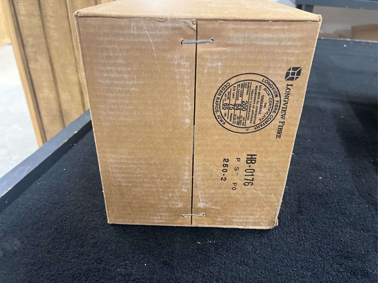 1/8-farmall-m-1995-fps-nib-sm-image-27