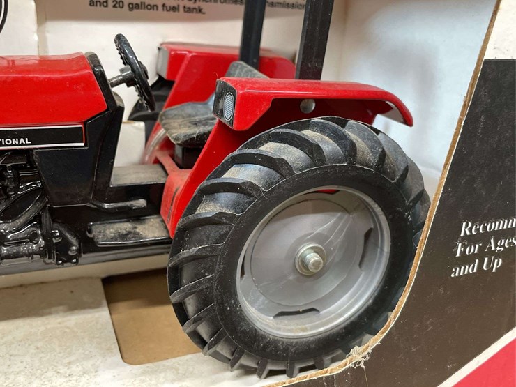 1/16-case-ih-4230-nib-sm-image-11