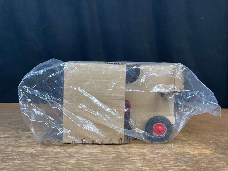 1/16-ih-i-d-9-1993-farm-show-nib-ertl-image-19