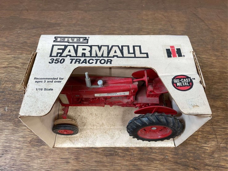 1/16-farmall-350-nib-ertl-image-2