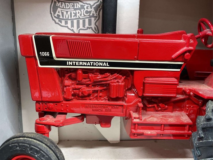 1/16-ih-1066-nib-ertl-image-10