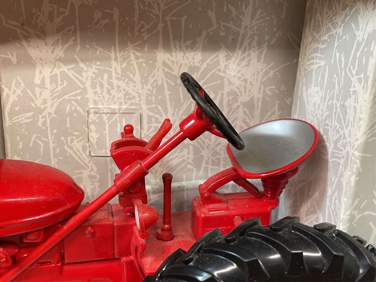 1/16-farmall-230-nib-ertl-image-11