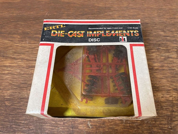 (4)-1/32-ih-implements-nib-ertl-image-3