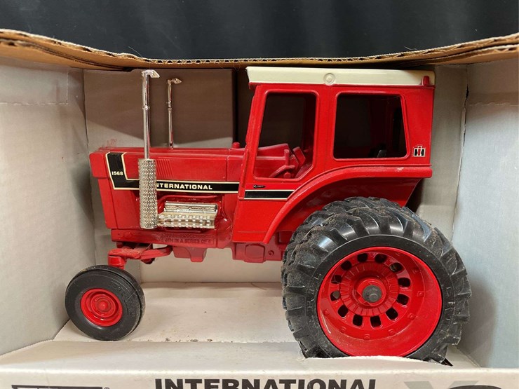 1/16-ih-1568-nib-ertl-image-7