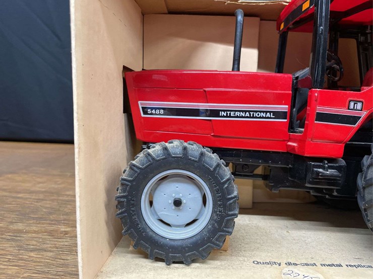 1/16-ih-5488-nib-ertl-image-2