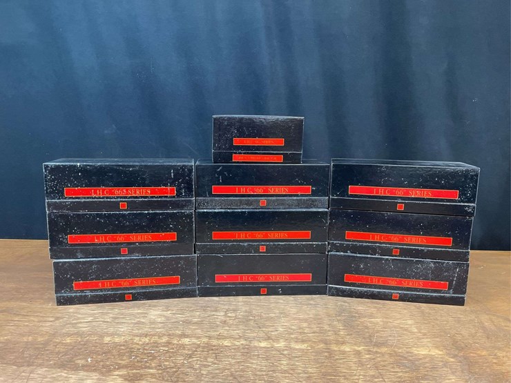 (10)-1/64-ih-66-series-sets-nib-ertl-image-1