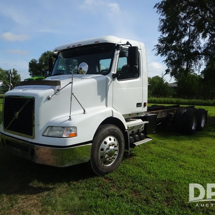 2005 VOLVO 10