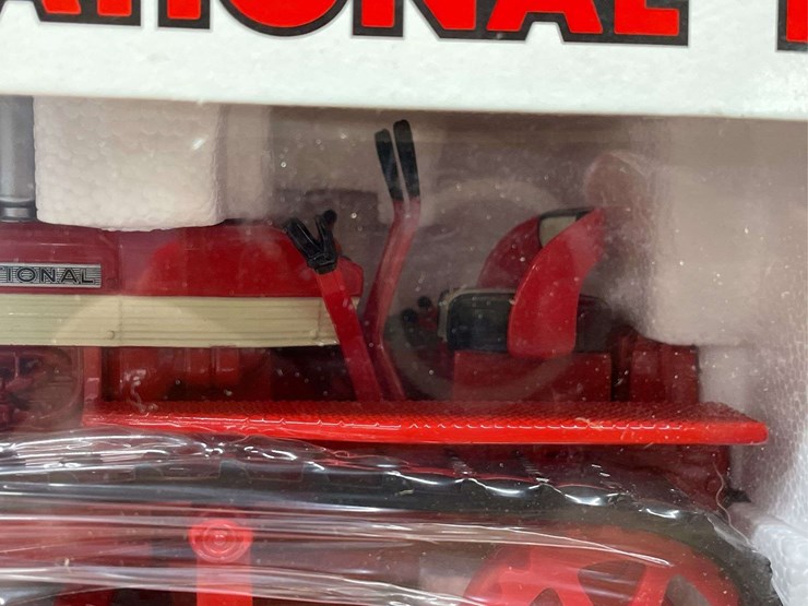 1/16-ih-t-340-crawler-nib-ertl-image-11