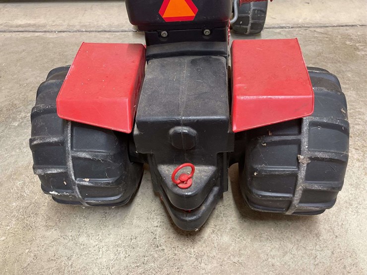 ih-pedal-tractor-ertl-image-18