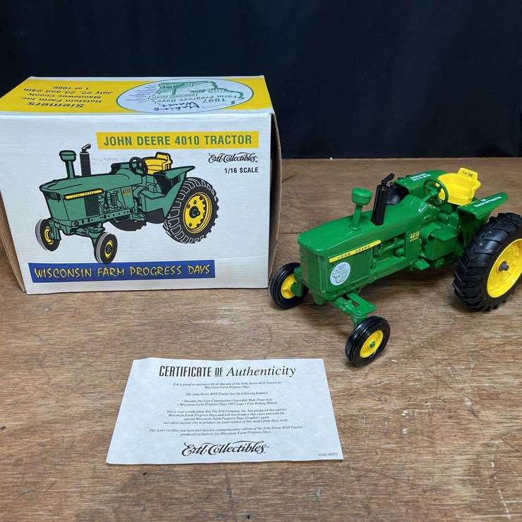 1/16 John Deere 4010 1997 Wisconsin NIB Ertl