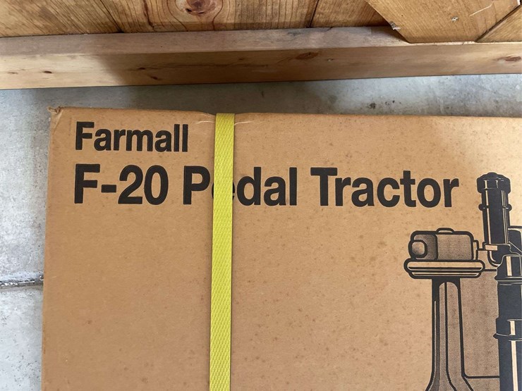 farmall-f-20-pedal-tractor-nib-ertl-image-7
